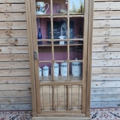 Vente avec paiement en ligne: Vitrine ancienne parisienne restaurée intérieur rose