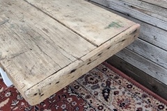 Vente avec paiement en ligne: Plateau d’établi ancien bois massif patiné vendu sans pieds
