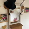 Vente avec paiement en ligne: Porte-manteau vintage bois avec miroir et coffre