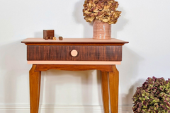 Vente avec paiement en ligne: Table de chevet vintage années 60 rose