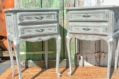 Vente avec paiement en ligne: Paire de chevets Louis XV patine grise
