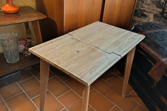 Vente avec paiement en ligne: Table scandinave abattant chêne massif pieds compas