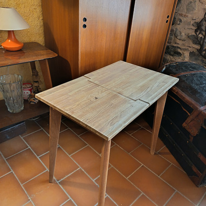 Vente avec paiement en ligne: Table scandinave abattant chêne massif pieds compas