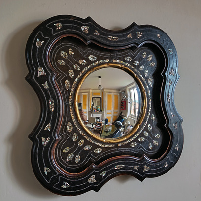 Vente avec paiement en ligne: Miroir de sorcière XIXe cadre polylobé nacre