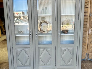 Vente avec paiement en ligne: Vitrine ancienne relookée Lichen, 3 portes vitrées