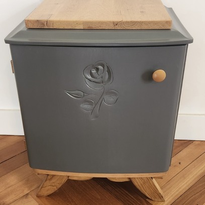 Vente avec paiement en ligne: Chevet à la rose gris et bois