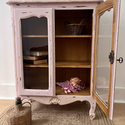 Vente avec paiement en ligne: Vitrine patinée rose poudré vintage campagne chic