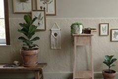 Vente avec paiement en ligne: Sellette vintage en bois massif rénovée