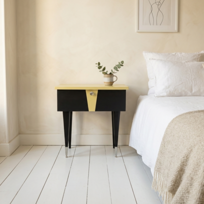 Vente avec paiement en ligne: Table de chevet vintage années 50/60 jaune-noir "Bourdon"