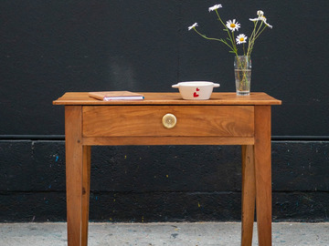 Vente avec paiement en ligne: Petite table en noyer
