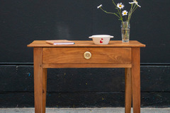 Vente avec paiement en ligne: Petite table en noyer