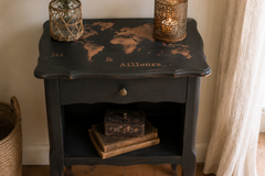Vente avec paiement en ligne: Meuble d’appoint vintage noir patiné bois massif