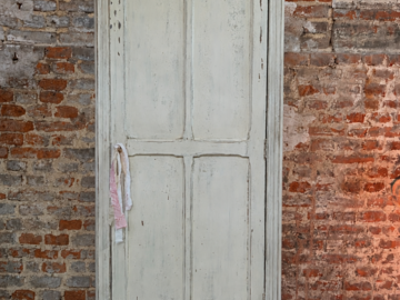 Vente avec paiement en ligne: Armoire parisienne patinée 1 porte blanc beige