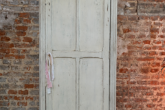 Vente avec paiement en ligne: Armoire parisienne patinée 1 porte blanc beige