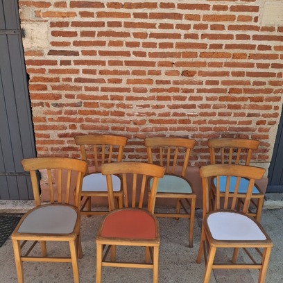Vente avec paiement en ligne: Lot 6 chaises bistrot bois massif multicolores