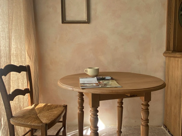 Vente avec paiement en ligne: Petite table ronde en hêtre à rabats - esprit campagne douce