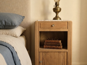 Vente avec paiement en ligne: Table de chevet vintage chêne massif rénovée