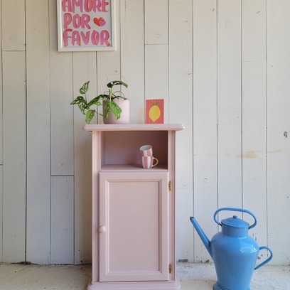 Vente avec paiement en ligne: Table de chevet ancienne rénovée rose 