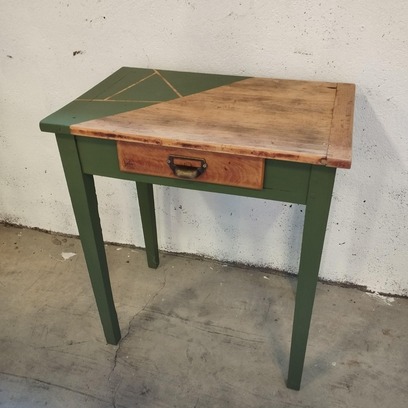 Vente avec paiement en ligne: Table d'appoint vintage vert olive avec tiroir
