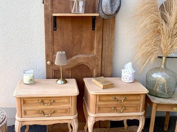 Vente avec paiement en ligne: Paire de tables de chevet vintage bois