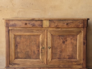 Vente avec paiement en ligne: Buffet ancien en bois massif rénové patiné