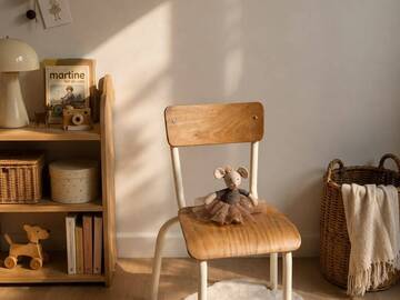 Vente avec paiement en ligne: Chaise d’écolier vintage enfant 30cm blanc crème