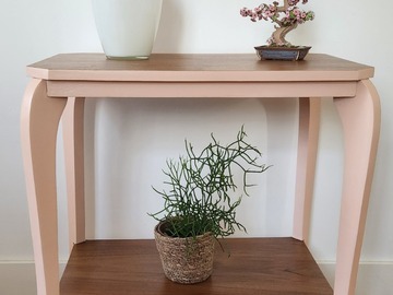 Vente avec paiement en ligne: Table d'appoint bois pieds galbés rose pâle