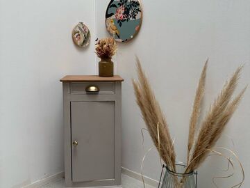 Vente avec paiement en ligne: Table de chevet bois massif taupe/grège upcyclée