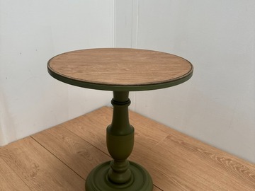 Vente avec paiement en ligne: Guéridon vintage rond rénové bois vert kaki