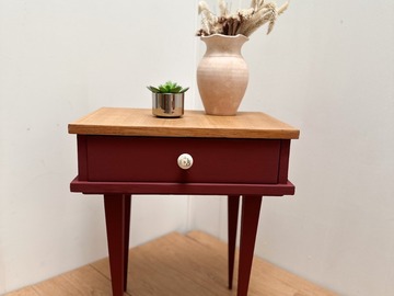 Vente avec paiement en ligne: Table de chevet vintage bordeaux bois rénovée