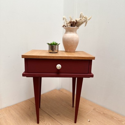 Vente avec paiement en ligne: Table de chevet vintage bordeaux bois rénovée