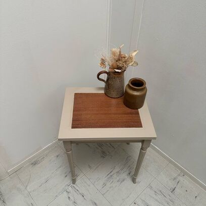 Vente avec paiement en ligne: Table d’appoint beige vernie bout de canapé