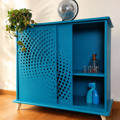 Vente avec paiement en ligne: Buffet pin bleu paon portes coulissantes ajourées