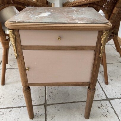 Vente avec paiement en ligne: Chevet vintage rose fanée marbre rose