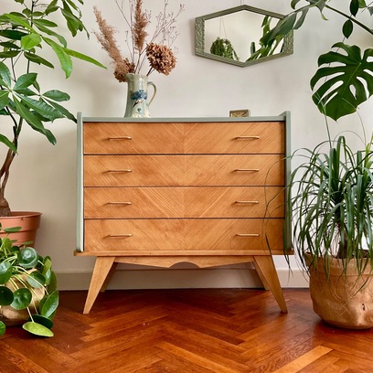 Vente avec paiement en ligne: Commode vintage années 60 chêne pieds compas