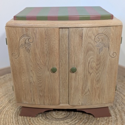 Vente avec paiement en ligne: Chevet vintage relooké vert sauge vieux rose
