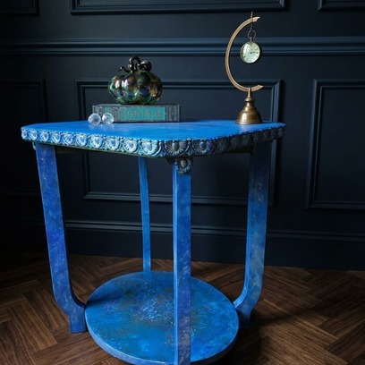 Vente avec paiement en ligne: Table d'appoint Art Déco frise en relief