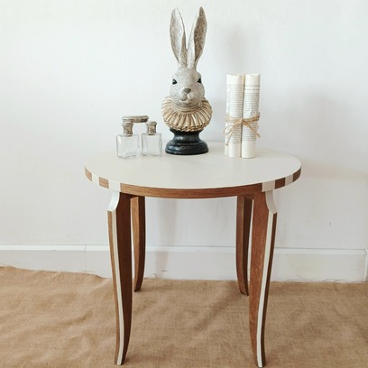 Vente avec paiement en ligne: Table d’appoint vintage pieds galbés blanche
