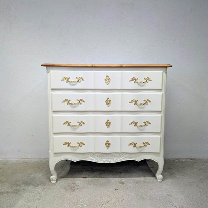 Vente avec paiement en ligne: Commode vintage relookée, 4 tiroirs, poignées dorées