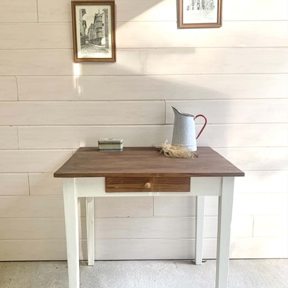 Vente avec paiement en ligne: Table de ferme pin shabby-chic pieds fuselés