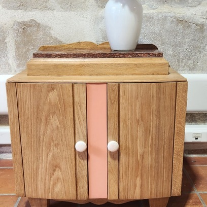 Vente avec paiement en ligne: Chevet bois marbre terracotta rénové, 2 portes